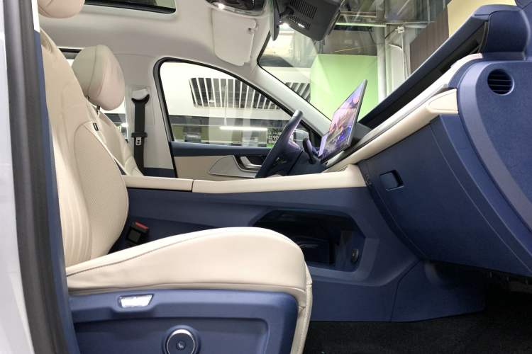 Used Chery Fengyun T9 2024 120 Long-Range Flagship Version 7 Seats Ternary Lithium Interior 6