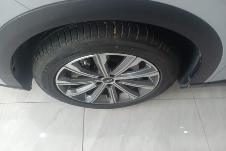 Used Chery Fengyun T9 2024 120 Long-Range Comfort Version 5-Seater with Ternary Lithium Battery Left Front Wheel Hub