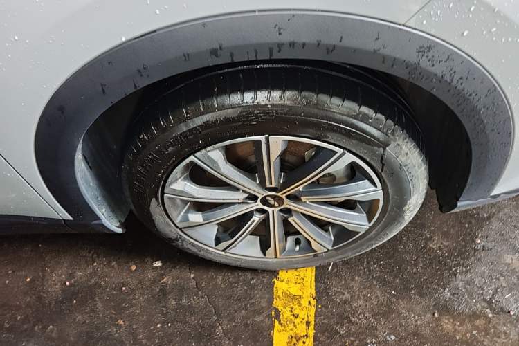 Used Chery Fengyun T9 2024 120 Long-Range Comfort Version 7-Seater Lithium-Ion Battery Right Front Wheel Hub