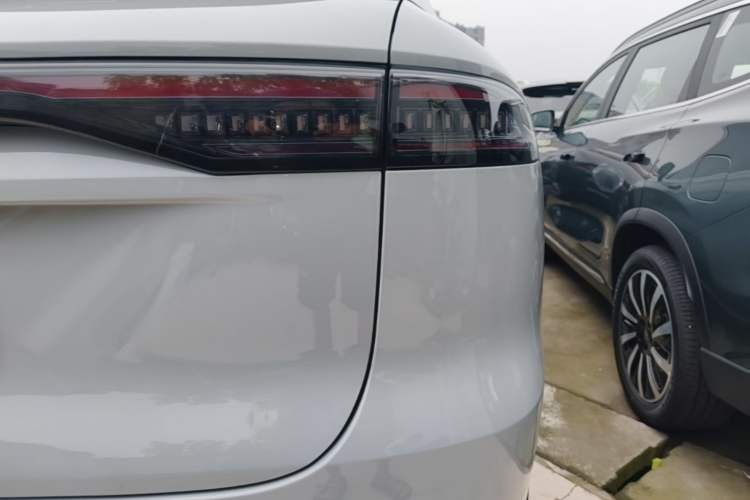 Used Chery Fengyun T9 2024 120 Long-Range Comfort Version 5 Seats Lithium Iron Phosphate Right Rear Taillight