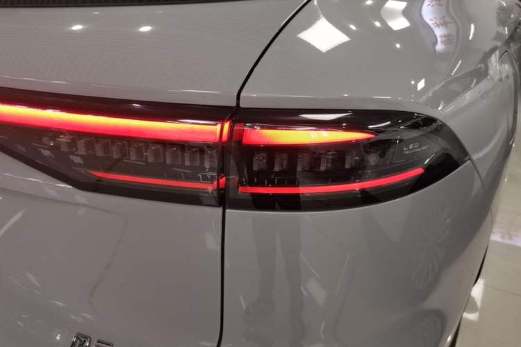Used Chery Fengyun T9 2024 120 Long-Range Luxury Version 5 Seats Lithium Iron Phosphate Right Rear Taillight