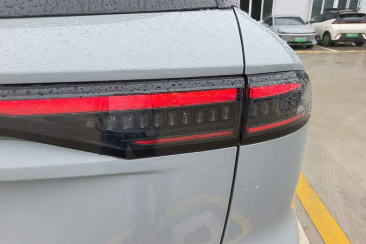 Used Chery Fengyun T9 2024 120 Long-Range Comfort Version 7 Seats Lithium Iron Phosphate Right Rear Taillight