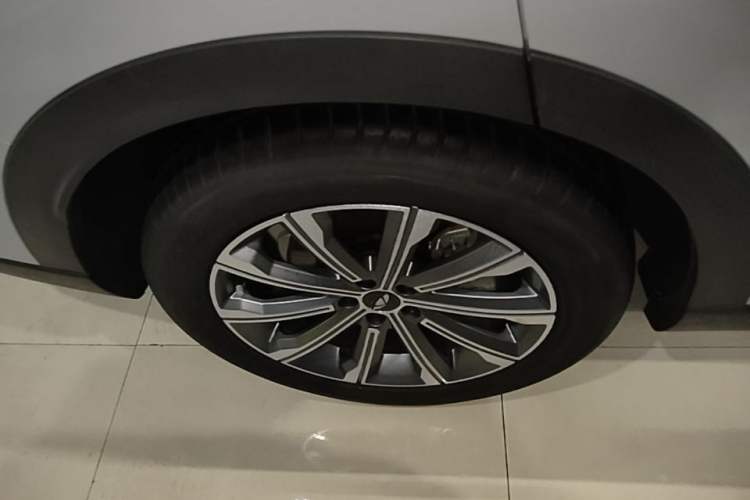 Used Chery Fengyun T9 2024 120 Long-Range Comfort Version 5 Seats Lithium Iron Phosphate Right Rear Wheel Hub
