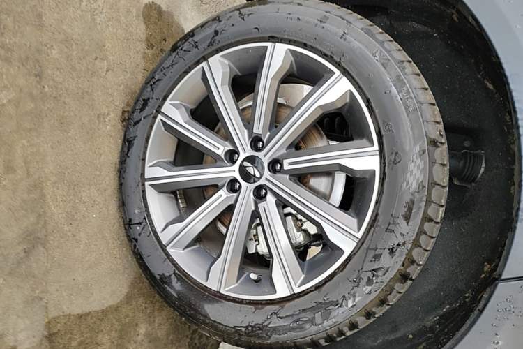 Used Chery Fengyun T9 2024 120 Long-Range Comfort Version 5 Seats Lithium Iron Phosphate Right Rear Wheel Hub