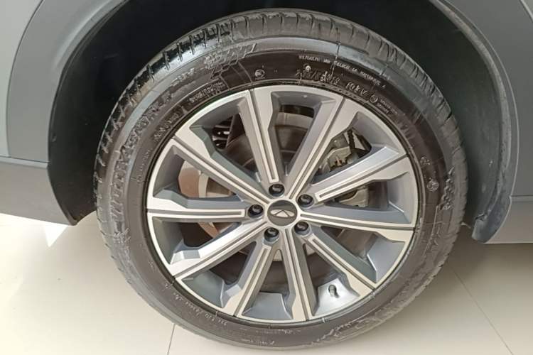 Used Chery Fengyun T9 2024 120 Long-Range Comfort Version 5-Seater with Ternary Lithium Battery Right Rear Wheel Hub
