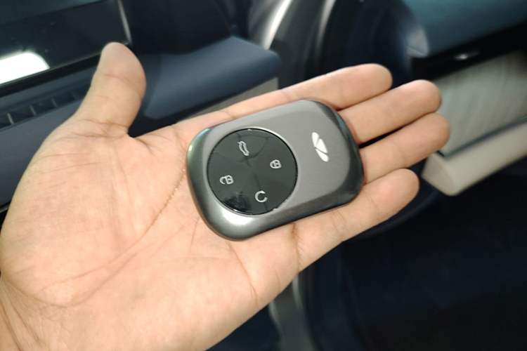 Used Chery Fengyun T9 2024 120 Long-Range Flagship Version 7 Seats Ternary Lithium Vehicle Key