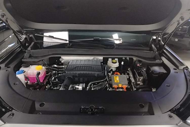 Used Chery Fengyun T9 2024 120 Long-Range Luxury Version 5 Seats Lithium Iron Phosphate Engine Bay