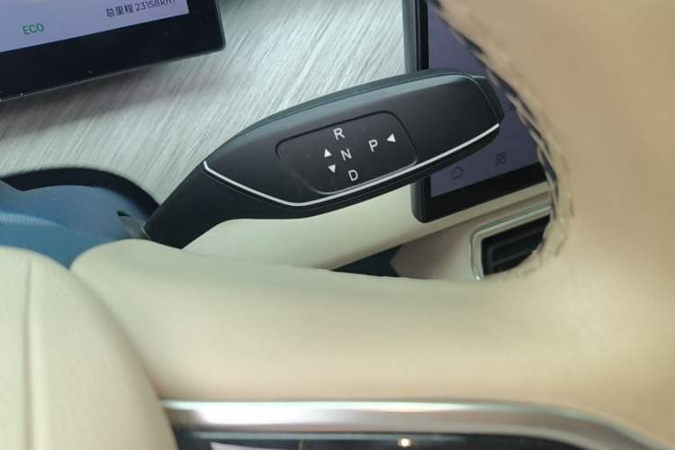 Used Chery Fengyun T9 2024 120 Long-Range Flagship Version 7 Seats Ternary Lithium Gear Lever