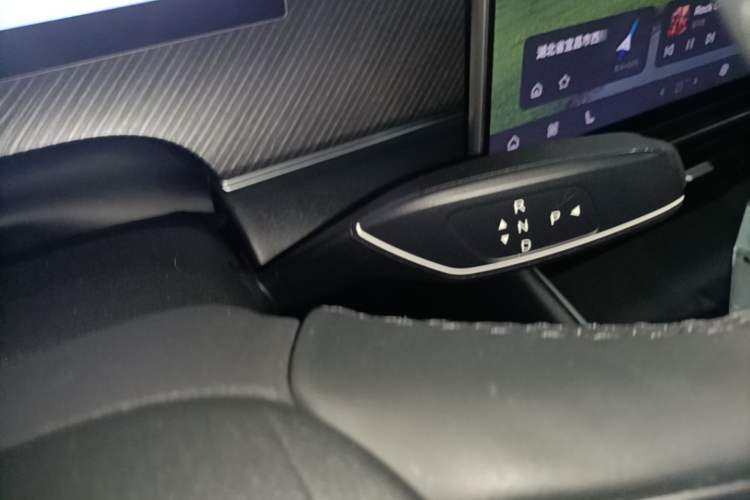 Used Chery Fengyun T9 2024 120 Long-Range Luxury Version 5 Seats Ternary Lithium Gear Lever