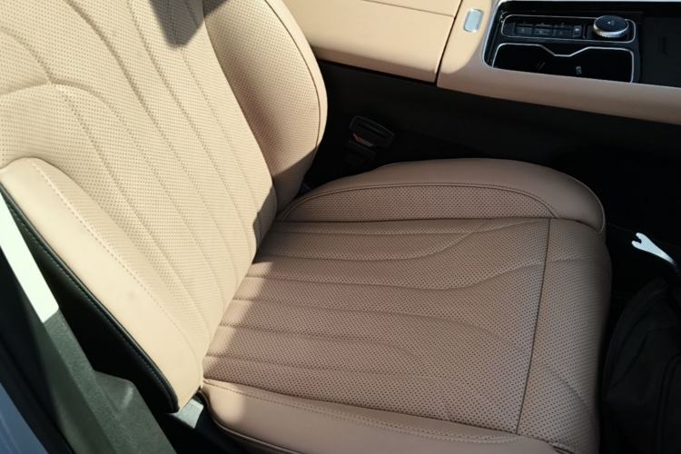 Used Chery Fengyun T9 2024 210 Ultra-Long Range Luxury Version 5 Seats Manganese Iron Phosphate Lithium Right Front Seat