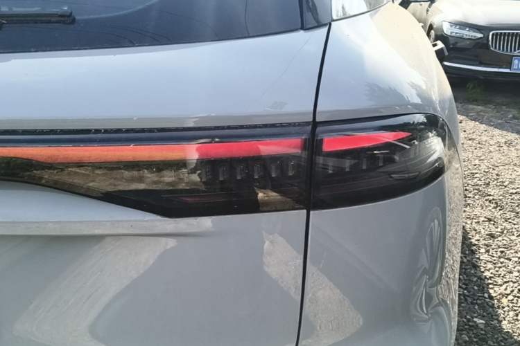 Used Chery Fengyun T9 2024 210 Ultra-Long Range Luxury Version 5 Seats Manganese Iron Phosphate Lithium Right Rear Taillight