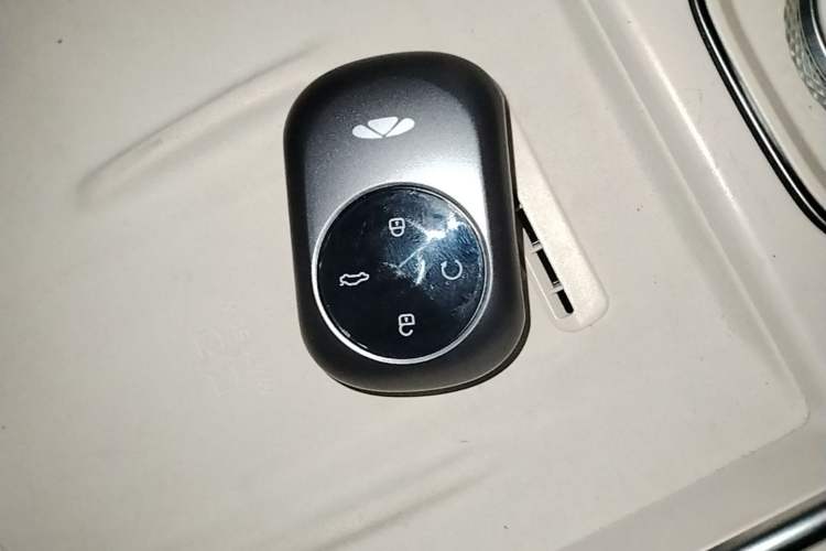 Used Chery Fengyun T9 2024 120 Long-Range Flagship Version 7 Seats Lithium Iron Phosphate Vehicle Key