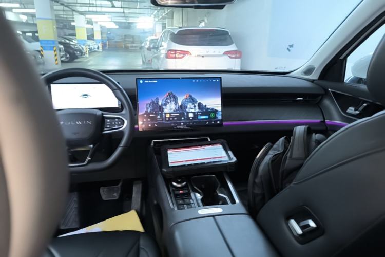 Used Chery Fengyun T9 2024 120 Long-Range Luxury Version 5 Seats Ternary Lithium Center Console