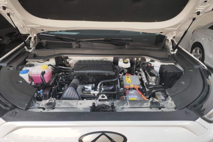 Used Chery Fengyun T9 2024 120 Long-Range Flagship Version 7 Seats Ternary Lithium Engine Bay