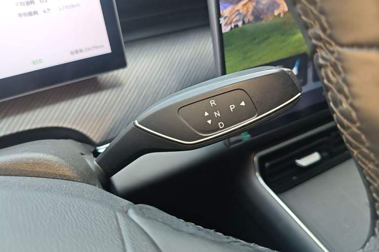 Used Chery Fengyun T9 2024 120 Long-Range Standard Version 5 Seats Lithium-NMC Battery Gear Lever