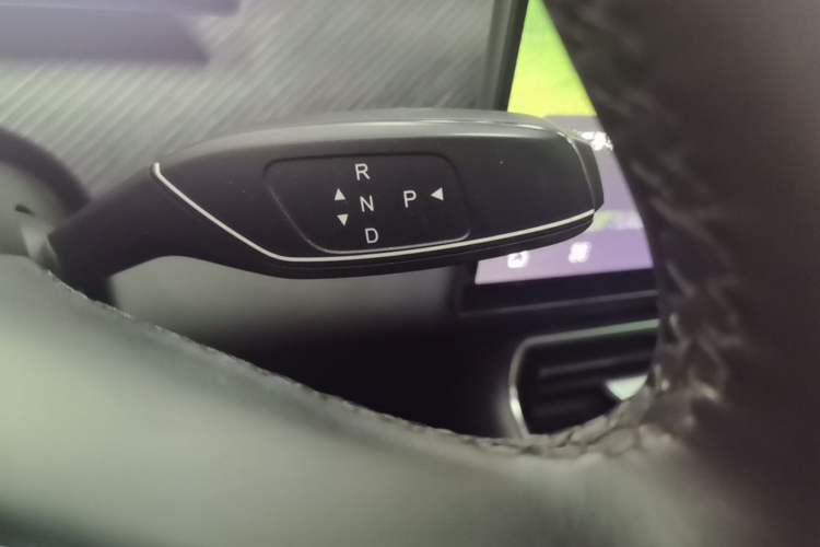 Used Chery Fengyun T9 2024 120 Long-Range Standard Version 5 Seats Lithium-NMC Battery Gear Lever