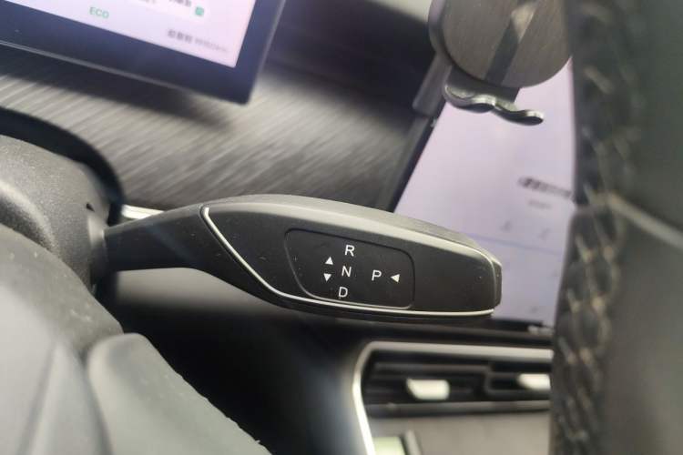 Used Chery Fengyun T9 2024 120 Long-Range Luxury Version 5 Seats Ternary Lithium Gear Lever