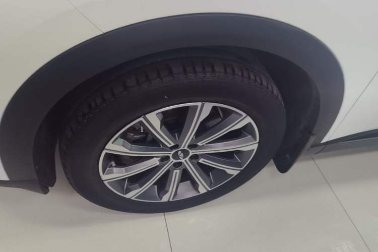 Used Chery Fengyun T9 2024 120 Long-Range Standard Version 5 Seats Lithium-NMC Battery Left Front Wheel Hub