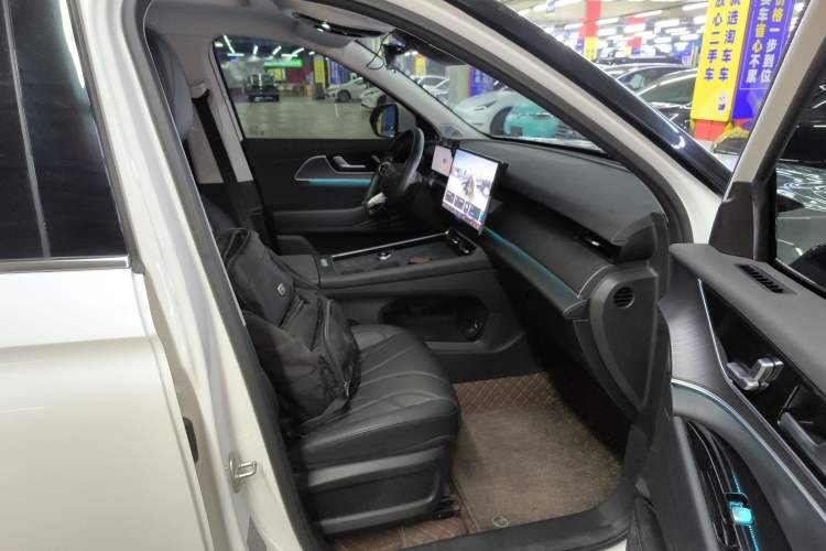 Used Chery Fengyun T9 2024 120 Long-Range Comfort Version 7 Seats Lithium Iron Phosphate Right Front Seat