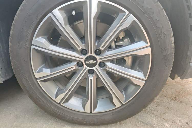 Used Chery Fengyun T9 2024 120 Long-Range Comfort Version 7 Seats Lithium Iron Phosphate Right Front Wheel Hub