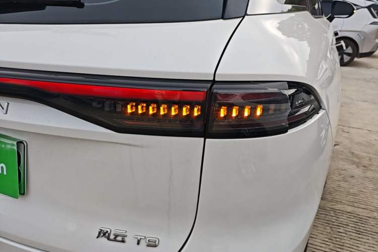 Used Chery Fengyun T9 2024 120 Long-Range Comfort Version 7-Seater Lithium-Ion Battery Right Rear Taillight