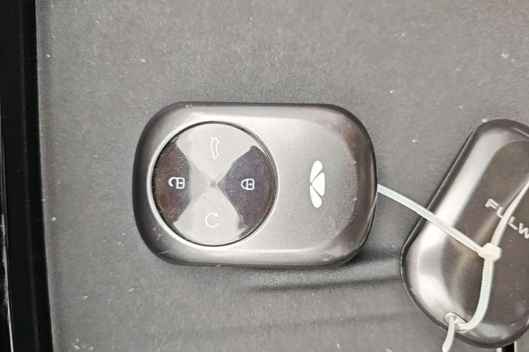 Used Chery Fengyun T9 2024 120 Long-Range Comfort Version 7-Seater Lithium-Ion Battery Vehicle Key