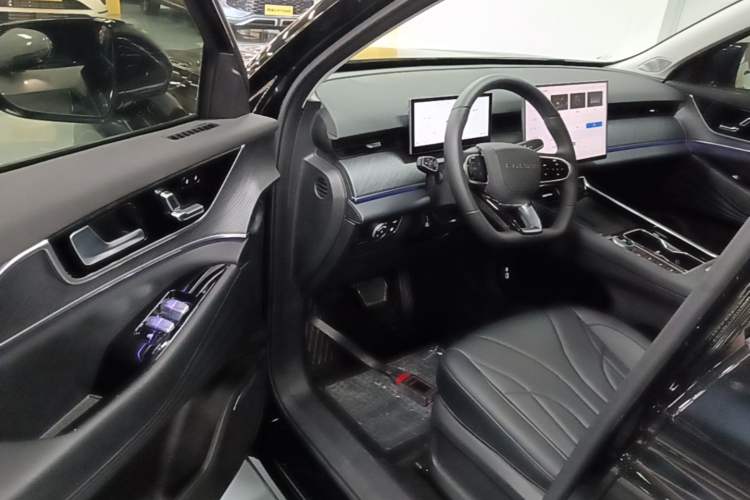 Used Chery Fengyun T9 2025 120 Long-Range Luxury Version 5 Seats Lithium Iron Phosphate Driver Seat