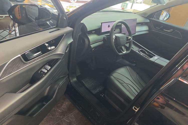 Used Chery Fengyun T9 2025 120 Long-Range Luxury Version 5 Seats Lithium Iron Phosphate Driver Seat