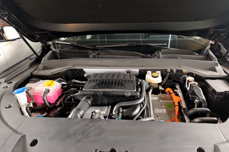 Used Chery Fengyun T9 2025 120 Long-Range Flagship Version 7 Seats Lithium Iron Phosphate Engine Bay