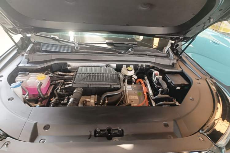 Used Chery Fengyun T9 2025 120 Long-Range Luxury Version 5 Seats Lithium Iron Phosphate Engine Bay