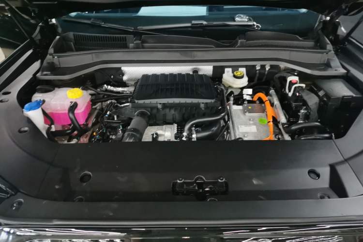 Used Chery Fengyun T9 2025 120 Long-Range Luxury Version 7 Seats Lithium Iron Phosphate Engine Bay