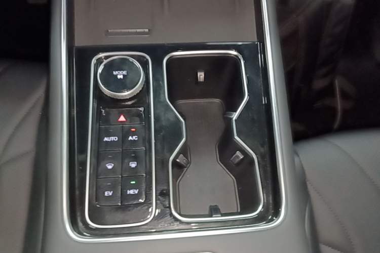 Used Chery Fengyun T9 2025 120 Long-Range Luxury Version 5 Seats Lithium Iron Phosphate Gear Lever