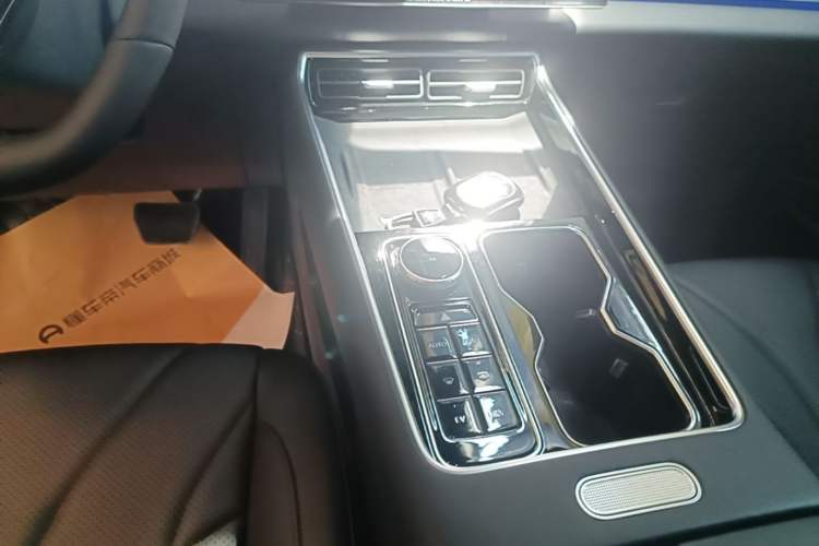 Used Chery Fengyun T9 2025 120 Long-Range Luxury Version 5 Seats Lithium Iron Phosphate Gear Lever