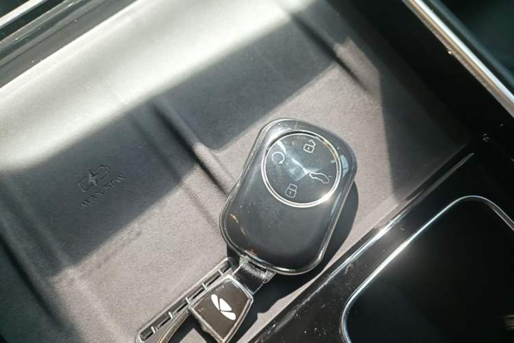 Used Chery Fengyun T9 2025 120 Long-Range Luxury Version 5 Seats Lithium Iron Phosphate Interior 1