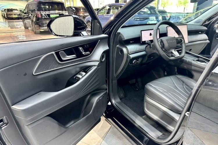 Used Chery Fengyun T9 2025 120 Long-Range Prestige Version 5 Seats Lithium Iron Phosphate Interior 4