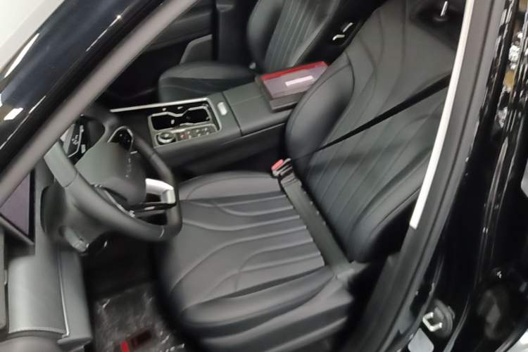 Used Chery Fengyun T9 2025 120 Long-Range Luxury Version 5 Seats Lithium Iron Phosphate Left Front Seat