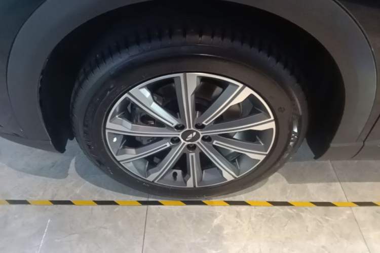 Used Chery Fengyun T9 2025 120 Long-Range Prestige Version 5 Seats Lithium Iron Phosphate Left Front Wheel Hub