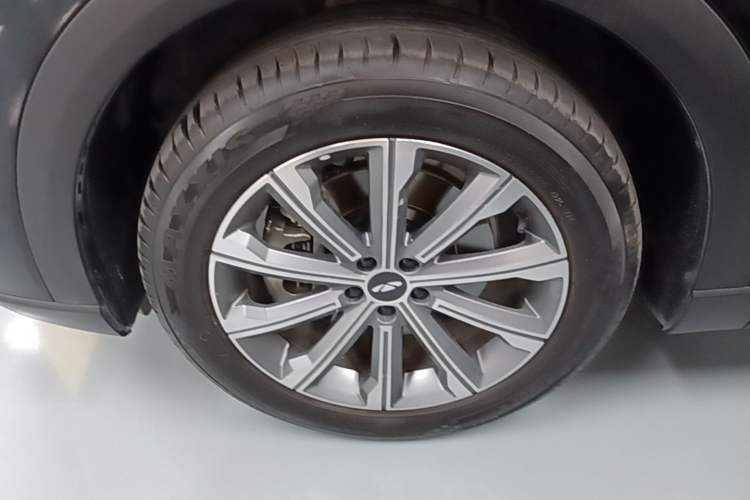 Used Chery Fengyun T9 2025 120 Long-Range Luxury Version 5 Seats Lithium Iron Phosphate Left Front Wheel Hub