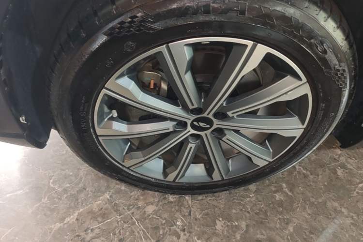 Used Chery Fengyun T9 2025 120 Long-Range Luxury Version 5 Seats Lithium Iron Phosphate Left Front Wheel Hub