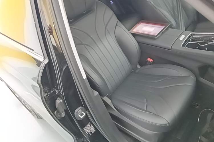 Used Chery Fengyun T9 2025 120 Long-Range Luxury Version 5 Seats Lithium Iron Phosphate Right Front Seat