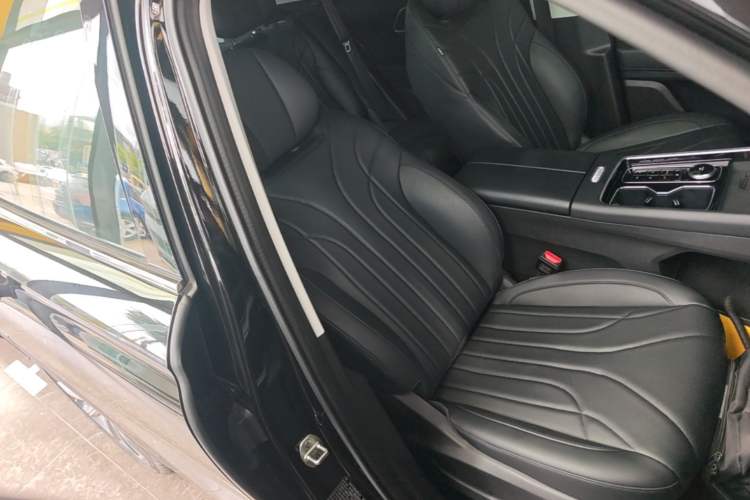 Used Chery Fengyun T9 2025 120 Long-Range Luxury Version 5 Seats Lithium Iron Phosphate Right Front Seat