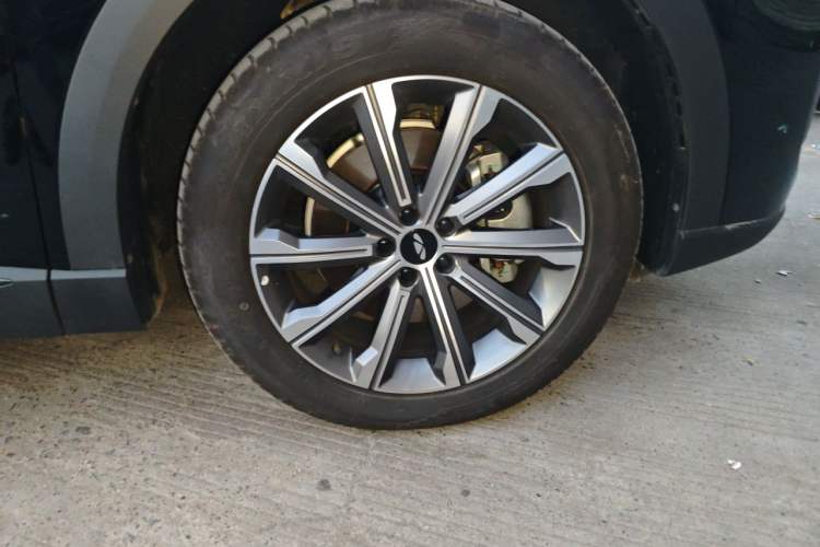 Used Chery Fengyun T9 2025 120 Long-Range Prestige Version 5 Seats Lithium Iron Phosphate Right Front Wheel Hub