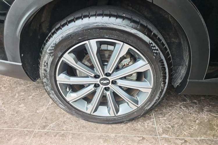 Used Chery Fengyun T9 2025 120 Long-Range Luxury Version 5 Seats Lithium Iron Phosphate Right Rear Wheel Hub