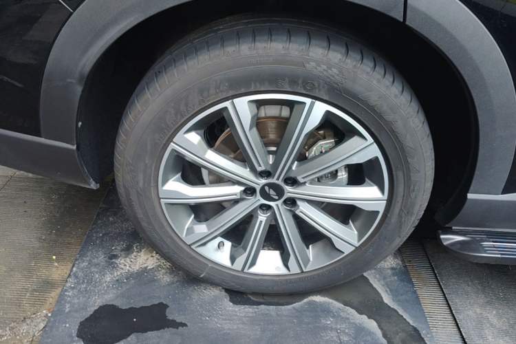 Used Chery Fengyun T9 2025 120 Long-Range Prestige Version 5 Seats Lithium Iron Phosphate Right Rear Wheel Hub