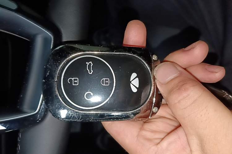 Used Chery Fengyun T9 2025 120 Long-Range Luxury Version 5 Seats Lithium Iron Phosphate Vehicle Key