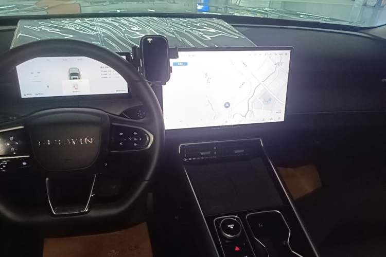 Used Chery Fengyun T9 2025 120 Long-Range Luxury Version 7 Seats Lithium Iron Phosphate Audio And AC Panel