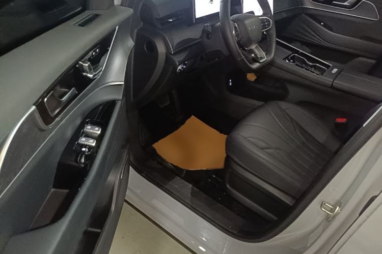 Used Chery Fengyun T9 2025 120 Long-Range Luxury Version 7 Seats Lithium Iron Phosphate Driver Seat