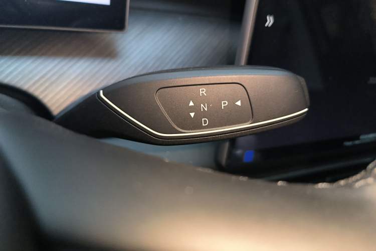 Used Chery Fengyun T9 2025 120 Long-Range Luxury Version 7 Seats Lithium Iron Phosphate Gear Lever