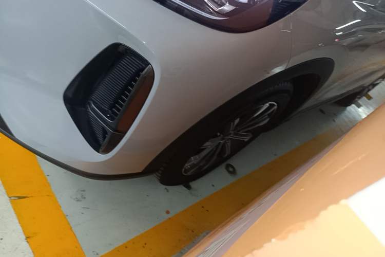 Used Chery Fengyun T9 2025 120 Long-Range Luxury Version 7 Seats Lithium Iron Phosphate Left Front Wheel Hub