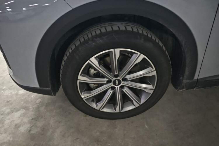 Used Chery Fengyun T9 2025 120 Long-Range Luxury Version 7 Seats Lithium Iron Phosphate Left Front Wheel Hub